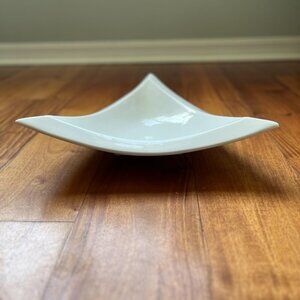 10 Strawberry Street Triangle Serving Plate